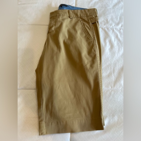 Perfect khaki Vince shorts size 8 - Picture 2 of 3
